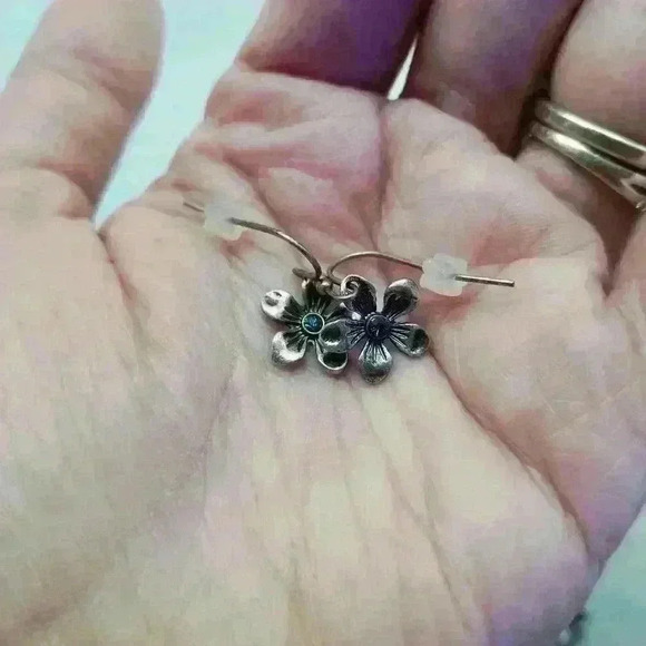 Floral Details Womens Costume Jewelry Necklace w/ Earrings Matching Set - Picture 9 of 10